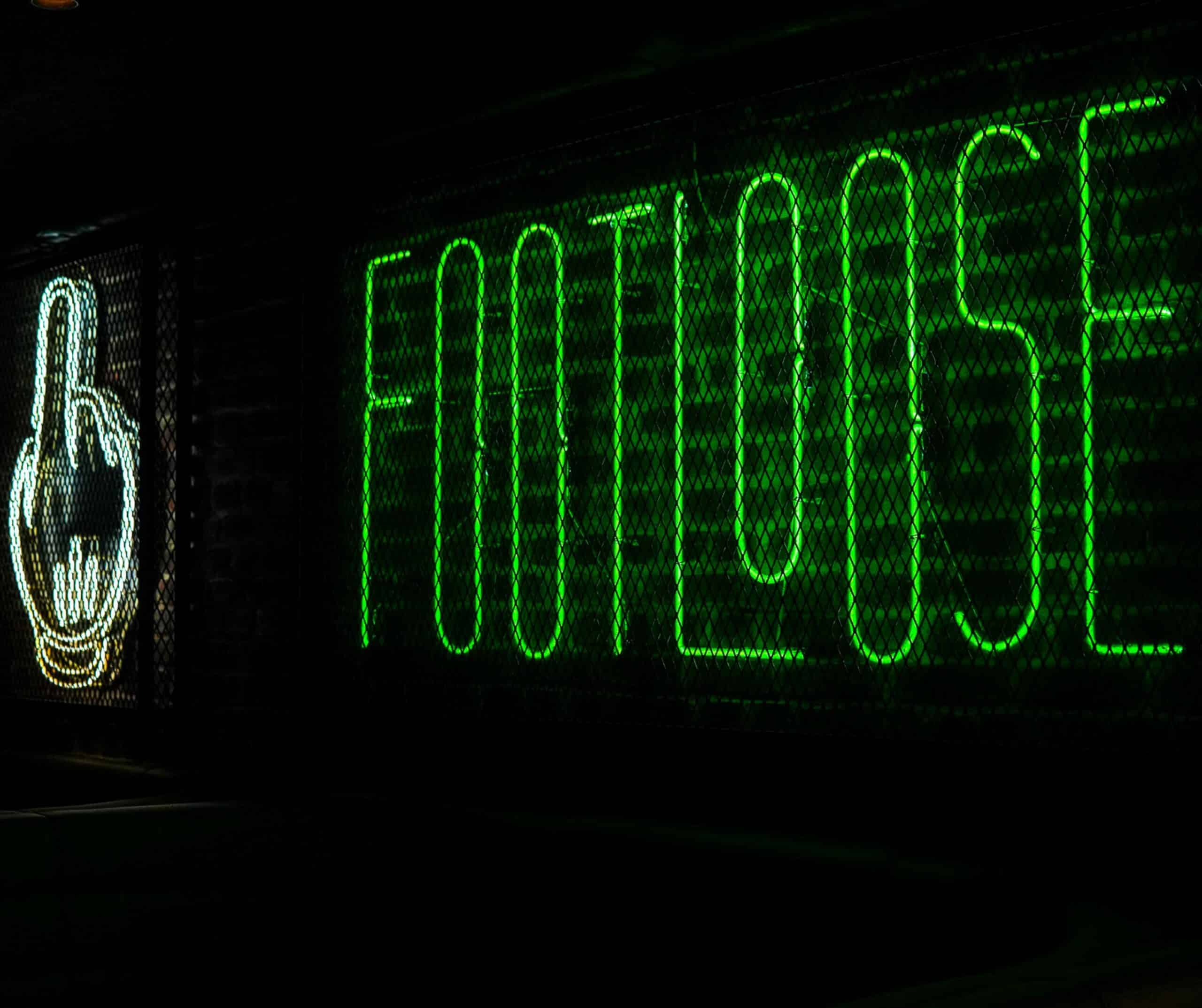 Footloose club malta sign